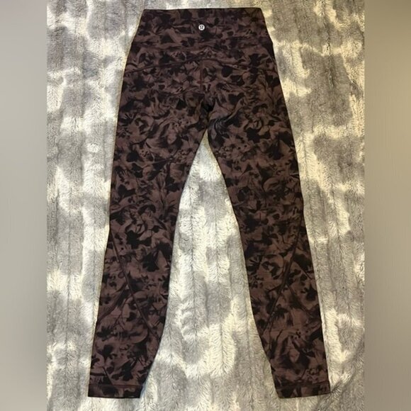 Lululemon In Movement Tight 25" *Everlux Size 4 - Picture 3 of 8